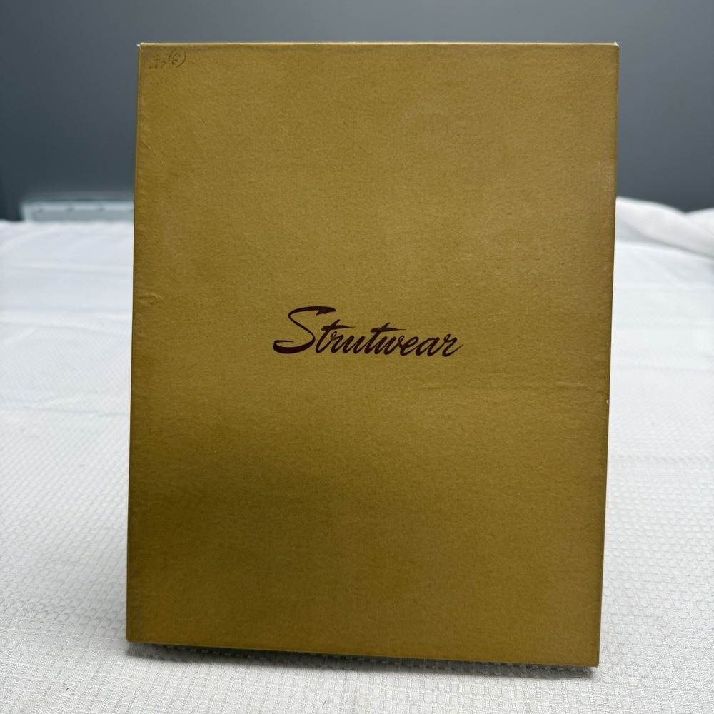 7 Pairs Vtg 50s Strutwear 209 Med Soft Beige 8.5 Nylon Stockings Seams New 1 Box